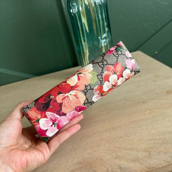 GG Supreme Monogram Blooms Small Pouch Cosmetic Case Beige Multicolor Dry Rose - Picture 5 of 10